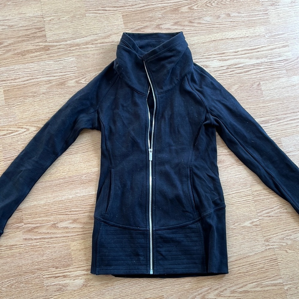 Lululemon Size 4 Zip-Up Jacket